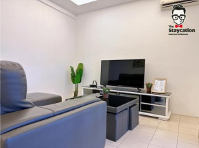 Staycation Homestay 15 Kch City Mall Landed House